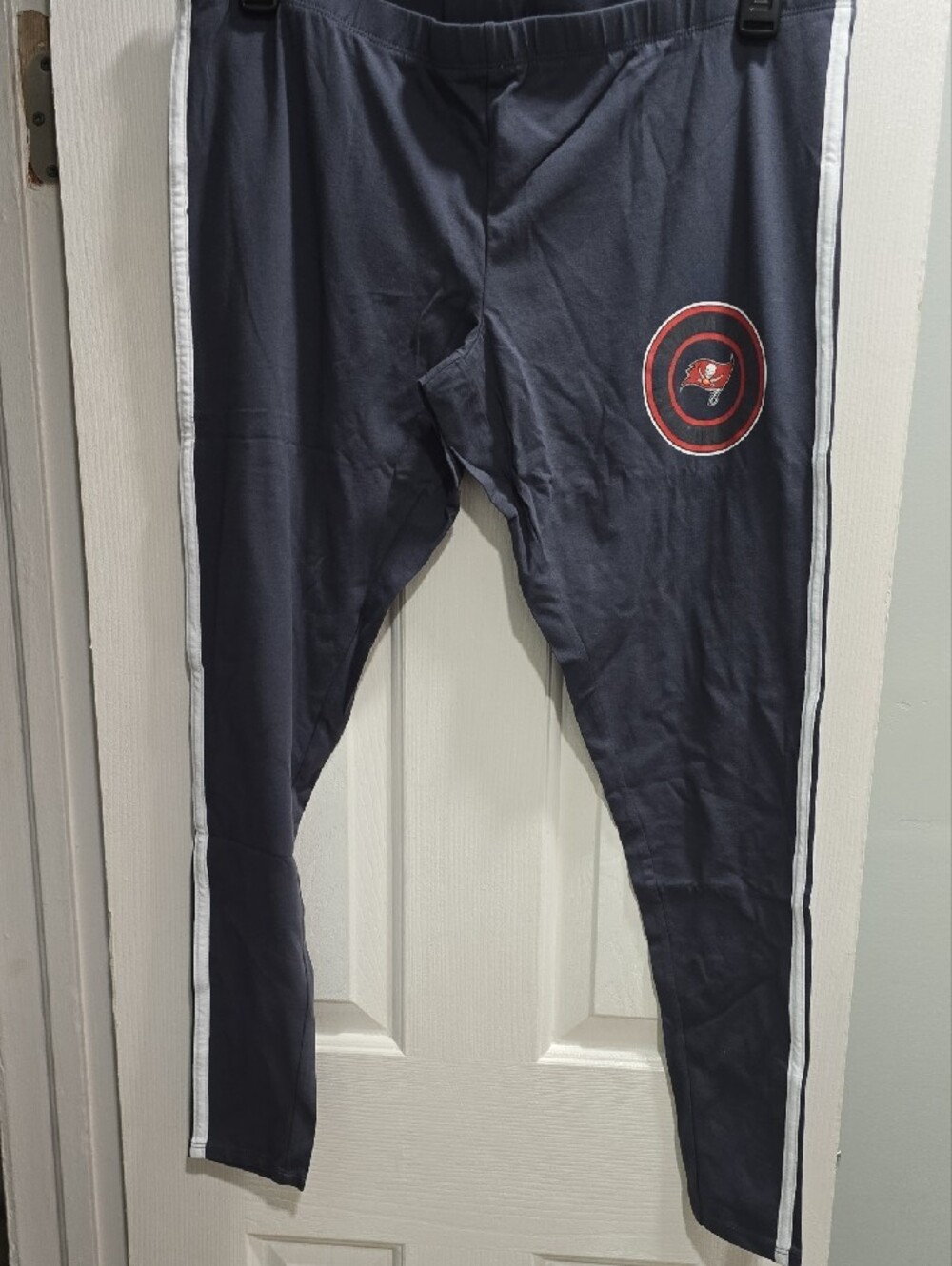 Tampa Bay Buccaneers Pajama Set Size XL - Picture 8 of 16